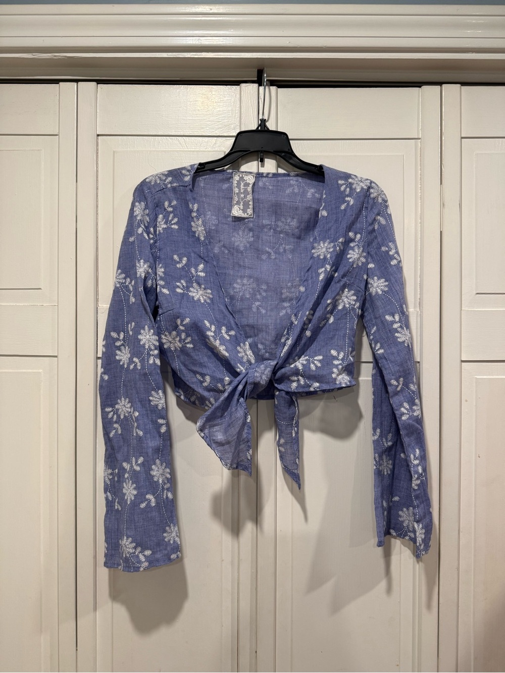 Cropped tie top size small EUC